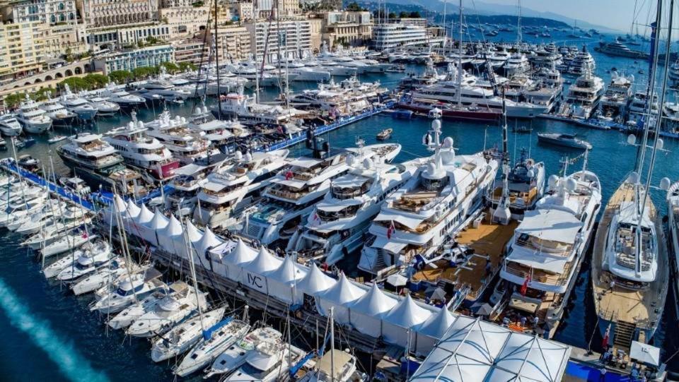 Plein Coeur De Monaco, A 300 Metres A Pied Du Port De Monaco, 4 Pieces Dans Des Escaliers Vue Mer Exceptionnelle Luaran gambar